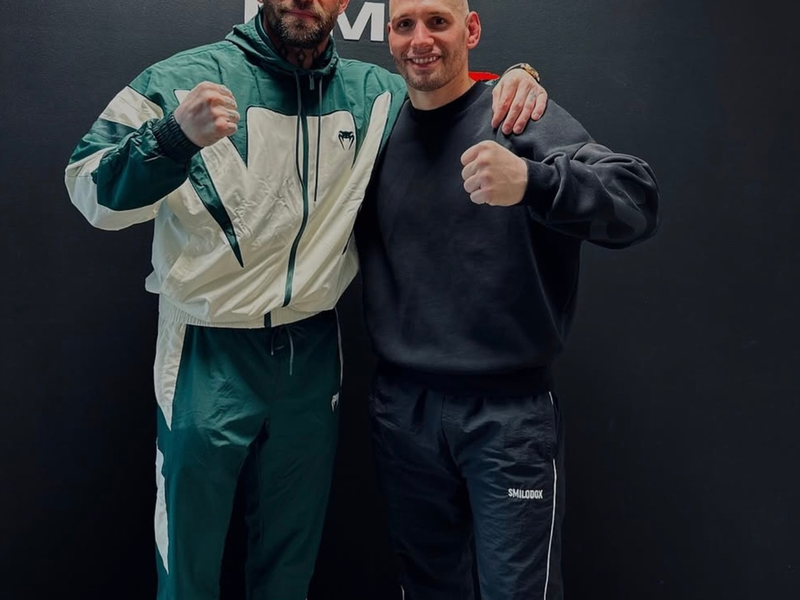 MMA Kampf: Hamburger Social Media Star Flying Uwe Schüder (u.a 7 vs Wild) tritt im Oktagon gegen Ediz der Breite Tasci an - Foto: presseportal.de