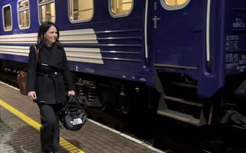 Zum neunten und absehbar letzten Mal ist Annalena Baerbock als Außenministerin in die kriegsgeplagte Ukraine gereist. - Foto: Jörg Blank/dpa