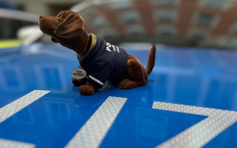 DPolG Bayern: Bayerns Polizei mit Wackeldackel auf Streife - Foto: presseportal.de