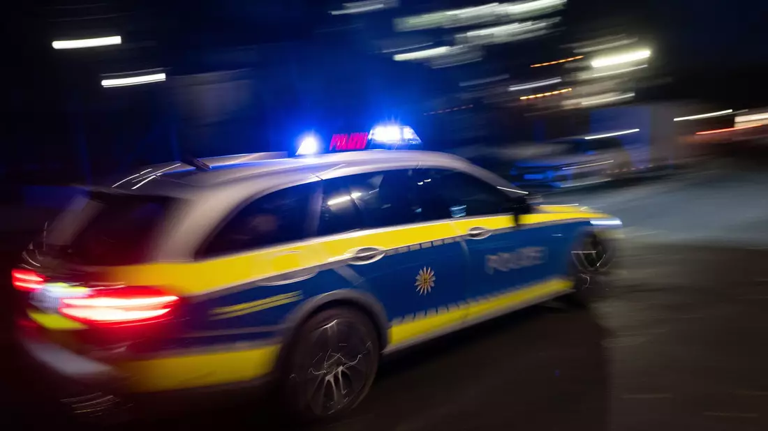 Mehrere Hundert Polizisten gehen mit einer Razzia gegen die Mafia vor. (Symbolbild). - Bild: Marijan Murat/dpa