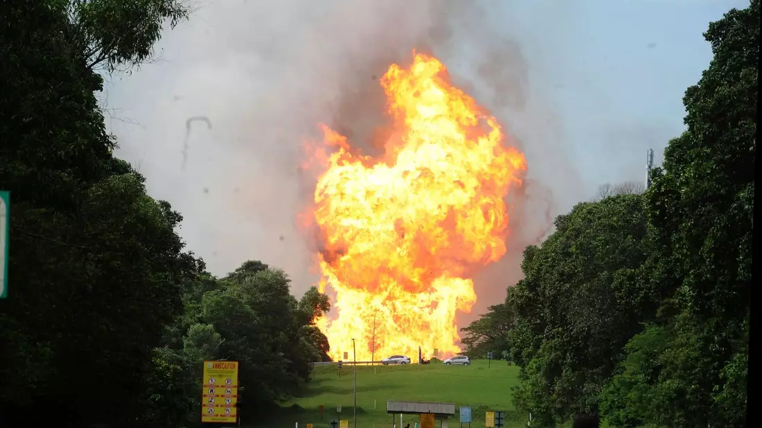 Die gewaltige Explosion ereignete sich am Morgen. - Bild: Uncredited/AP/dpa