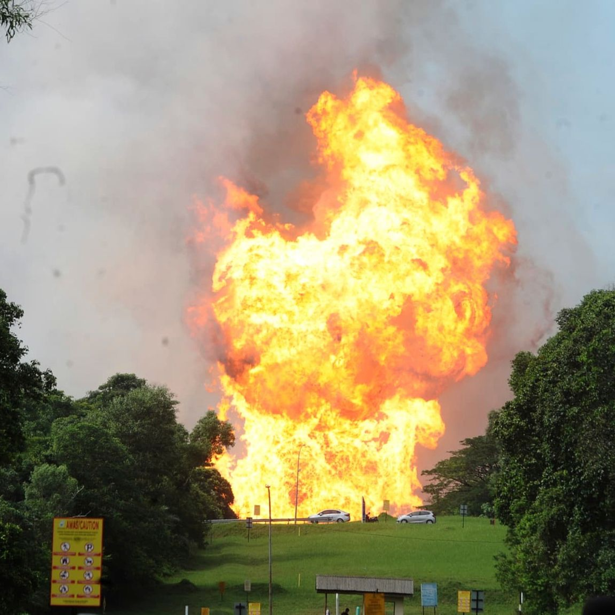 Die gewaltige Explosion ereignete sich am Morgen. - Foto: Uncredited/AP/dpa