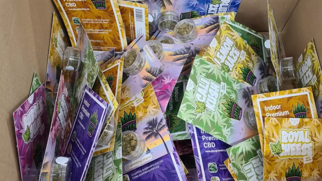 HZA-DO: Kooperative Steueraufsichtskontrollen des Dortmunder Zolls / Einweg E-Zigaretten, Snus, CBD-Marihuana und CBD-Hasch, HHC-Vapes und Kaffee festgestellt - Bild: presseportal.de