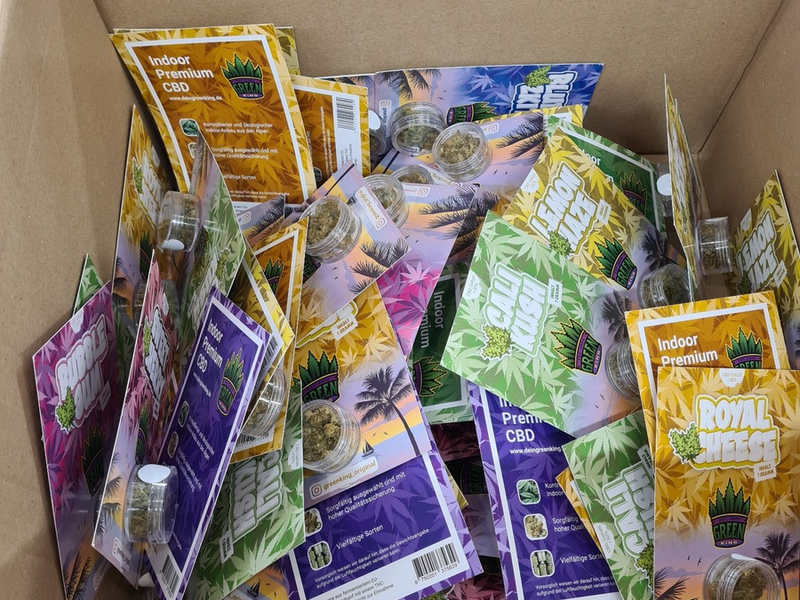 HZA-DO: Kooperative Steueraufsichtskontrollen des Dortmunder Zolls / Einweg E-Zigaretten, Snus, CBD-Marihuana und CBD-Hasch, HHC-Vapes und Kaffee festgestellt - Foto: presseportal.de