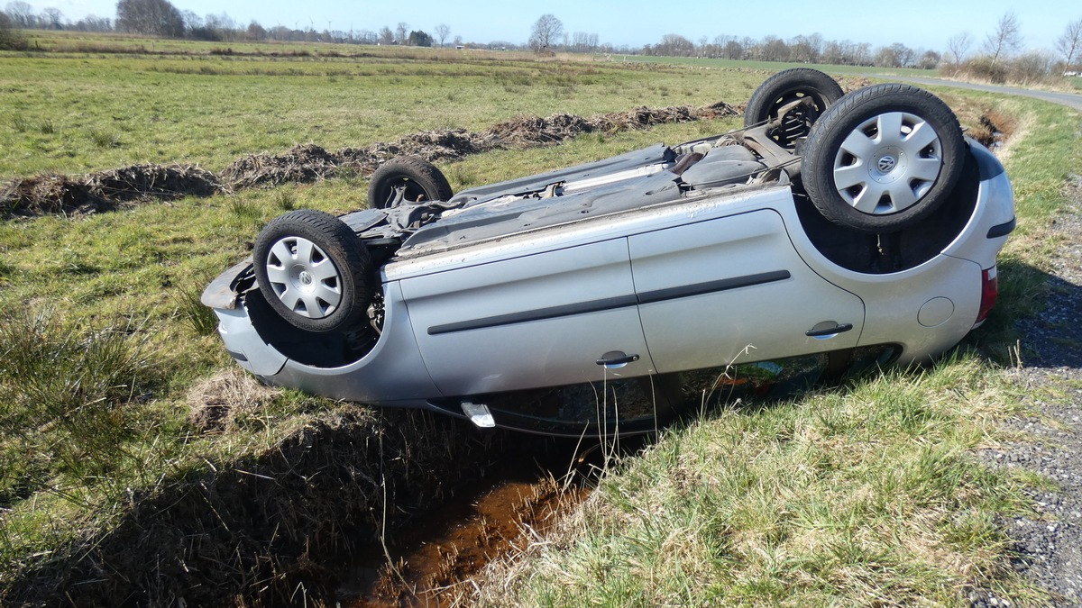POL-CUX: Verkehrsunfall in der Wingst - PKW überschlägt sich (Foto im Anhang) - Foto: presseportal.de