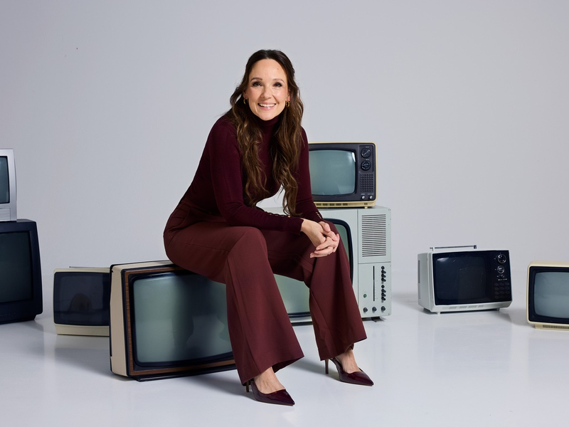 Nostalgie meets Comedy in Let's play ARD! mit Carolin Kebekus und Esther Sedlaczek - ab 5. April in der ARD Mediathek und ab 23:55 Uhr im Ersten - Foto: presseportal.de