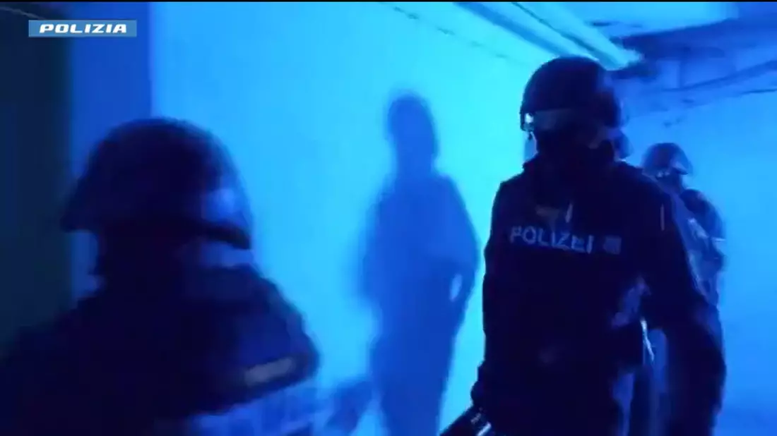 In Italien und Deutschland gab es mehrere Festnahmen. - Bild: Polizia di Stato/dpa