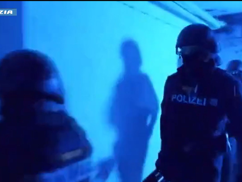 In Italien und Deutschland gab es mehrere Festnahmen. - Foto: Polizia di Stato/dpa