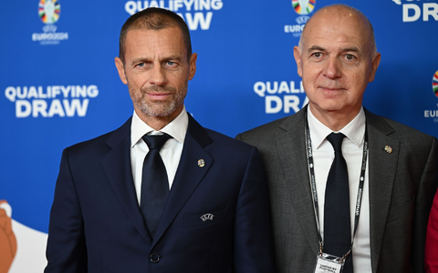 DFB-Chef Neuendorf hat eine klare Haltung zur Russland-Frage im Fußball.  - Foto: Arne Dedert/dpa