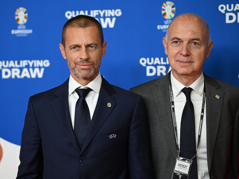 DFB-Chef Bernd Neuendorf (r), hier neben UEFA-Präsident Aleksander Ceferin, hat eine klare Haltung zur Russland-Frage im Fußball. - Foto: Arne Dedert/dpa