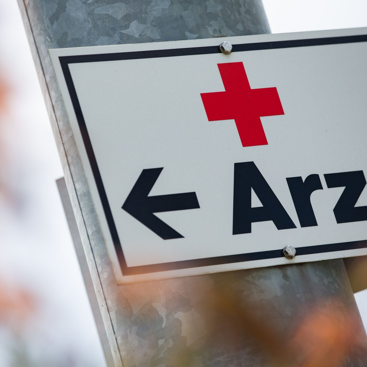 Ärzte fordern eine Strafgebühr für Patienten, die gebuchte Termine beim Arzt nicht wahrnehmen. (Symbolbild) - Foto: Tom Weller/dpa