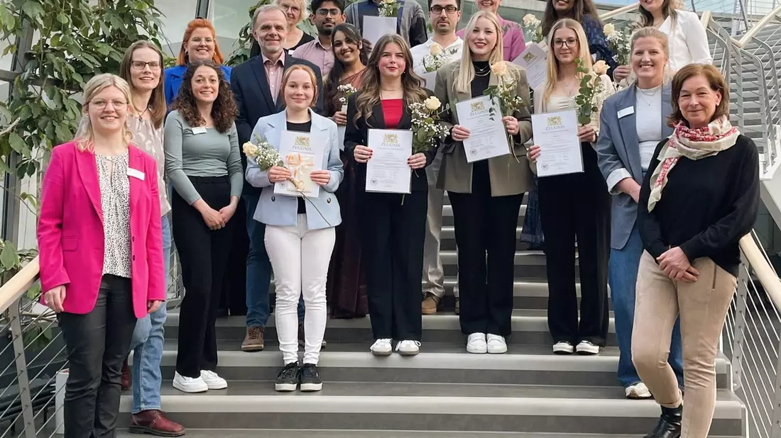 Zukunft international gestalten - Ausbildungsabschluss in der Pflege am RHÖN-KLINIKUM Campus Bad Neustadt - Bild: presseportal.de