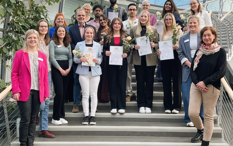 Zukunft international gestalten - Ausbildungsabschluss in der Pflege am RHÖN-KLINIKUM Campus Bad Neustadt - Foto: presseportal.de Zukunft international gestalten - Ausbildungsabschluss in der Pflege am RHÖN-KLINIKUM Campus Bad Neustadt - Foto: presseportal.de