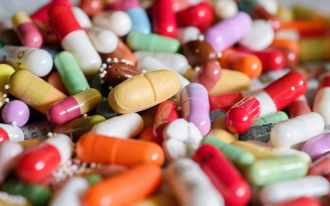 Neue US-Zölle werden nach Angaben der EU-Kommission auch Pharmaunternehmen treffen. (Symbolbild) - Foto: Hans-Jürgen Wiedl/dpa-Zentralbild/dpa