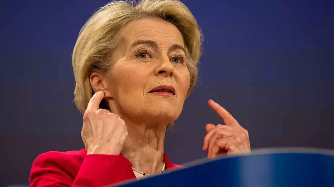 Ursula von der Leyen will mit US-Präsident Donald Trump verhandeln, hat aber auch Pläne für den Fall, dass er dies nicht will. (Archivbild) - Bild: Wiktor Dabkowski/ZUMA Press Wire/dpa