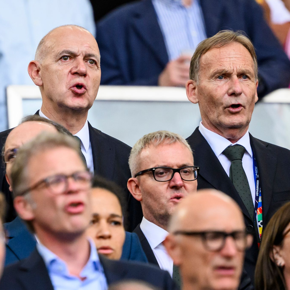 Die DFB- und DFL-Spitze sieht sich vor dem UEFA-Kongress mit dem Russland-Thema konfrontiert.  - Foto: Tom Weller/dpa