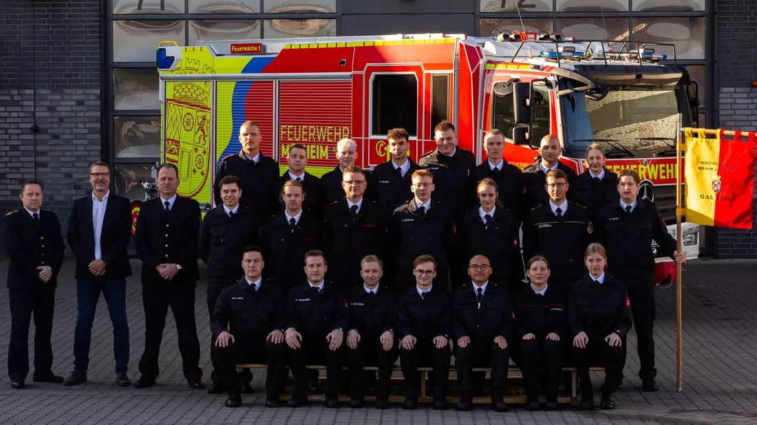 FW-MH: 15 Nachwuchskräfte aus Mülheim starten Ausbildung bei der Feuerwehr (Korrektur mit Bild) - Bild: presseportal.de