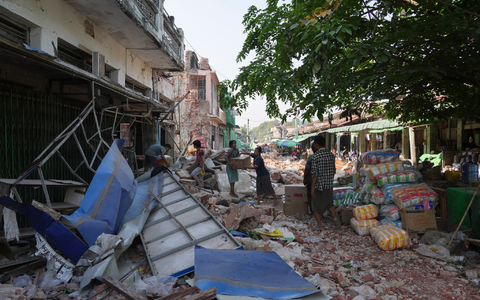 Auch viele Klöster und Pagoden sind zerstört. - Foto: Uncredited/AP/dpa