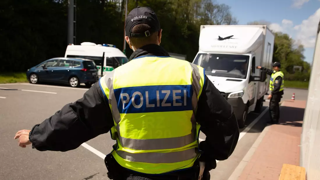 Faeser hat die Kontrollen an den deutschen Grenzen ausgeweitet. - Bild: Christian Charisius/dpa