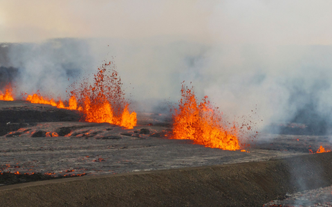 Zahlreiche Interessierte strömten in die Region, um das seltene Spektakel live zu erleben. (Archivbild) - Foto: Marco di Marco/AP/dpa