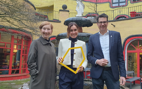 Gemeinsam stark fĂŒr Familien schwer kranker Kinder: Jana Ina Zarrella ist neue Schirmfrau des Ronald McDonald Hauses Essen - Foto: presseportal.de Gemeinsam stark fĂŒr Familien schwer kranker Kinder: Jana Ina Zarrella ist neue Schirmfrau des Ronald McDonald Hauses Essen - Foto: presseportal.de