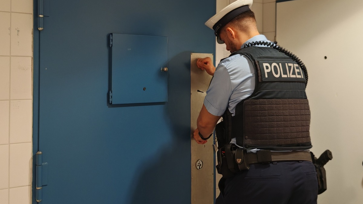 BPOL-HH: Syltreise unterbrochen: Betrunken und ohne Fahrschein im ICE-Bundespolizei muss nicht 