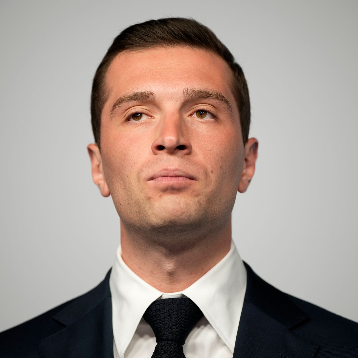 Jordan Bardella könnte 2027 für das Rassemblement National bei der Präsidentschaftswahl ins Rennen gehen. (Archivbild) - Foto: Louise Delmotte/AP/dpa