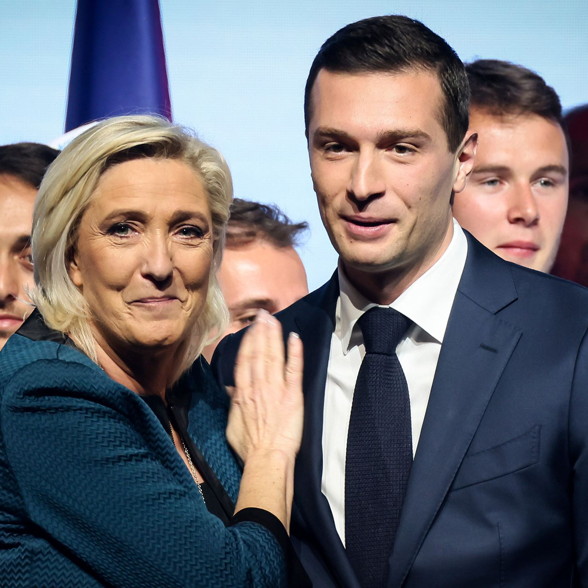 Bardella ist der politische Ziehsohn von Le Pen. (Archivbild) - Foto: Thomas Padilla/AP/dpa