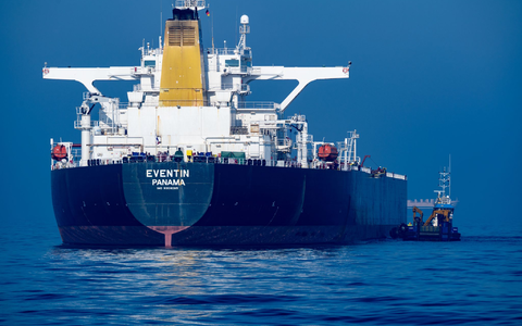 Der deutsche Zoll hat den Tanker eingezogen. - Foto: Stefan Sauer/dpa