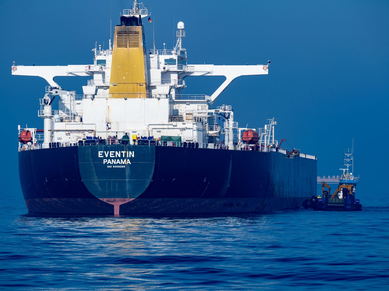 Der deutsche Zoll hat den Tanker eingezogen. - Foto: Stefan Sauer/dpa