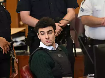 Der Angeklagte Luigi M. bei einer Anhörung vor dem Staatsgericht in Manhattan. (Archivbild) - Foto: Curtis Means/POOL DailyMail.com via AP/dpa