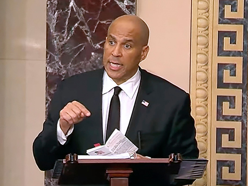 «Dies sind keine normalen Zeiten in Amerika», mahnt der Demokrat Cory Booker. - Foto: Uncredited/Senate Television/AP/dpa