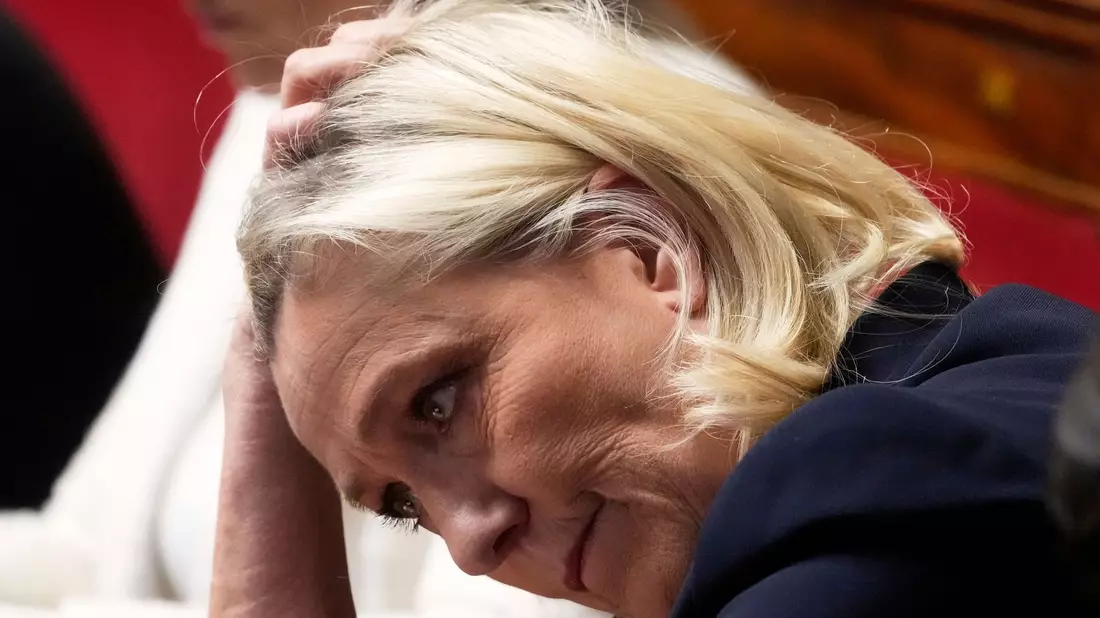 Ein Gericht hatte Le Pen befristet, aber mit sofortiger Wirkung von Wahlen ausgeschlossen. - Bild: Michel Euler/AP/dpa
