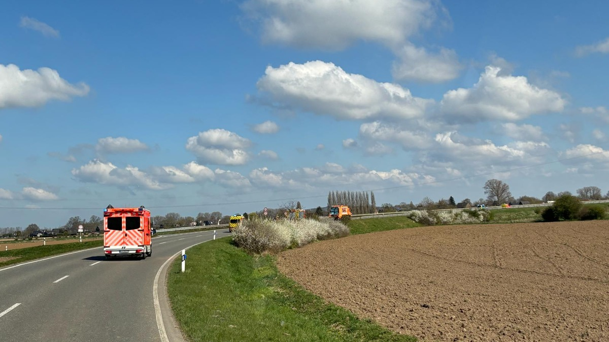FW-KLE: Entsorgungsfahrzeug mit Schwelbrand zum Wertstoffhof eskortiert - Foto: presseportal.de