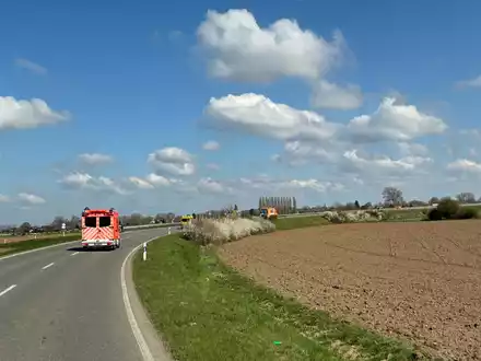 FW-KLE: Entsorgungsfahrzeug mit Schwelbrand zum Wertstoffhof eskortiert - Foto: presseportal.de