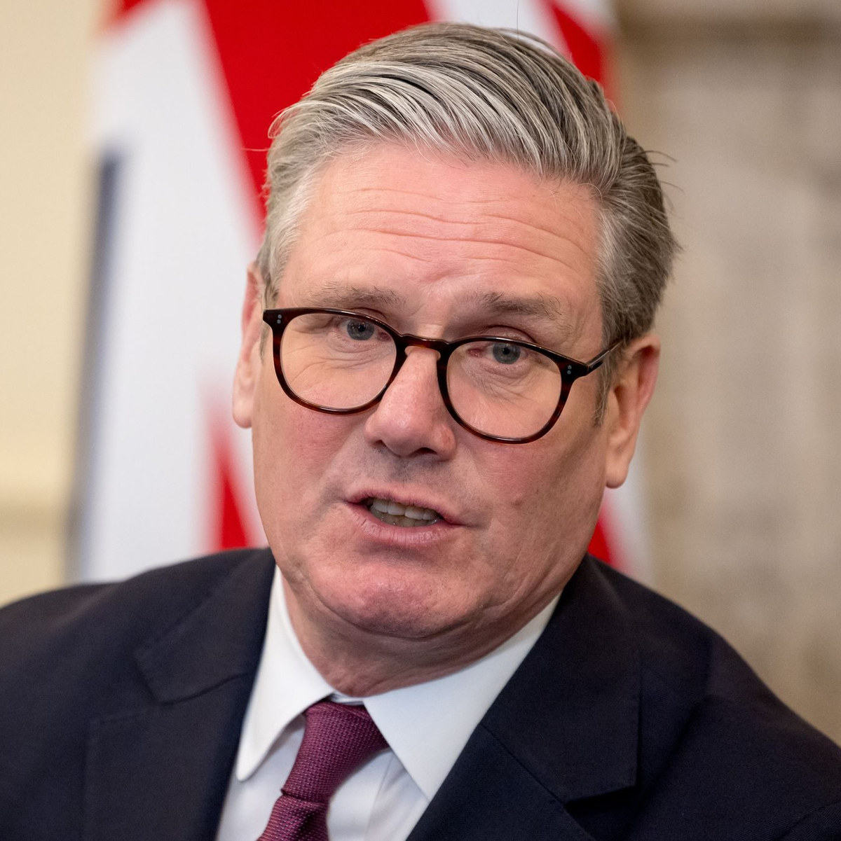 Der britische Premierminister Keir Starmer traf sich mit den Machern der Fernsehserie «Adolescence» sowie mit Wohlfahrtsverbänden und jungen Menschen in der Downing Street 10 in London, um sich die Erfahrungen der Kinder von heute anzuhören und die von der Fernsehserie aufgeworfenen Fragen zu erörtern. - Foto: Jack Taylor/PA Wire/dpa