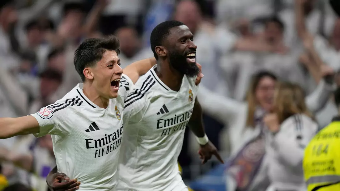 Der Kopfball zum Finale: Rüdiger erzielt für Real das entscheidende Tor.  - Bild: Bernat Armangue/AP/dpa