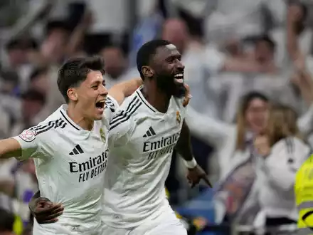Der Kopfball zum Finale: Rüdiger erzielt für Real das entscheidende Tor.  - Foto: Bernat Armangue/AP/dpa