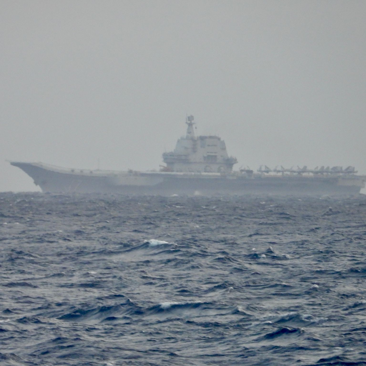 Taiwan entdeckte am Vortag den Flugzeugträger «Shandong» vor seiner Küste.  - Foto: Uncredited/Ministry Of National Defense Taiwan/dpa