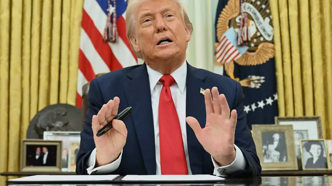 Trump macht mit Zöllen Politik. (Archivbild) - Bild: Uncredited/Pool/AP/dpa