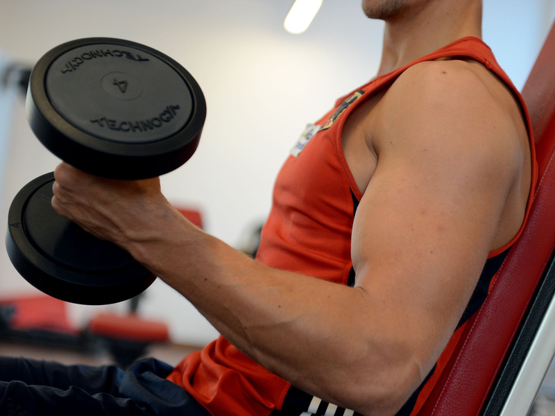  Jugendlichen kann Kraftsport mehr Selbstbewusstsein verschaffen. (Archivbild) - Foto: picture alliance / Britta Pedersen/dpa-Zentralbild/dpa