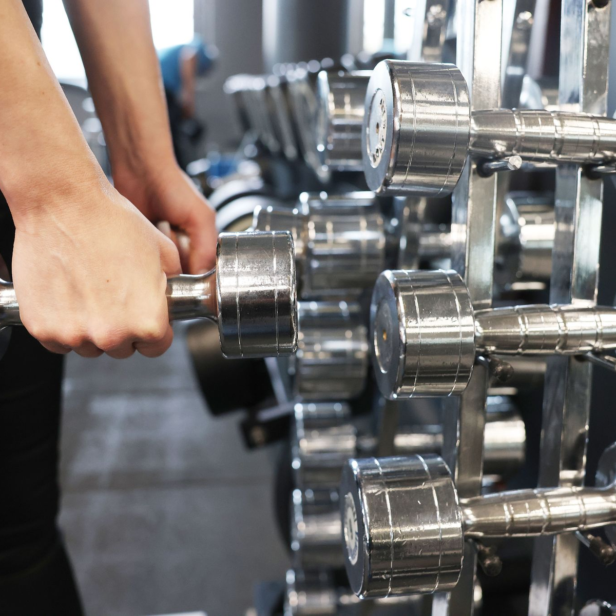 Was früher Fußball- oder Tennisverein waren, ist bei Jugendlichen heute oft die Muckibude. (Archivbild) - Foto: Oliver Berg/dpa