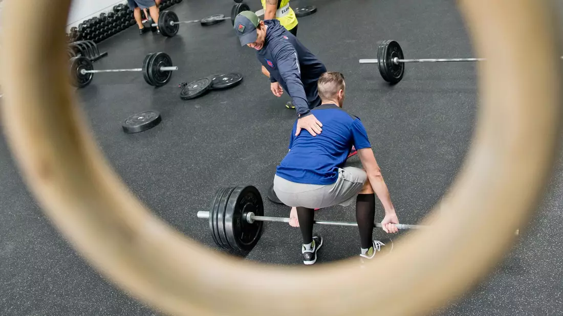 Engmaschige Betreuung gibt es nicht in jedem Fitnessstudio. (Archivbild) - Bild: Daniel Karmann/dpa