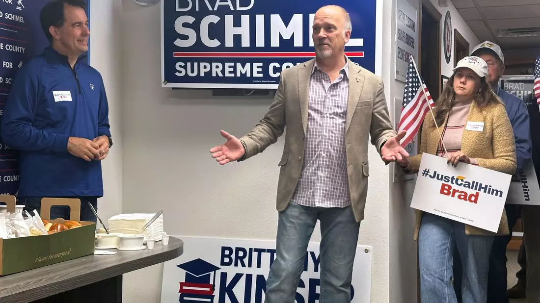 Auch Elon Musks Millionen verhalfen dem konservativen Kandidaten Brad Schimel nicht zum Sieg. - Bild: Scott Bauer/AP/dpa