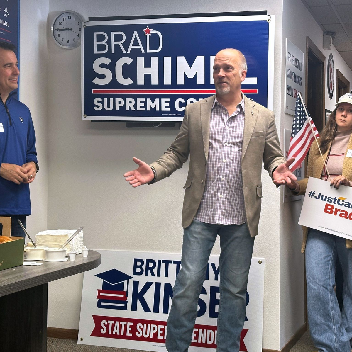 Auch Elon Musks Millionen verhalfen dem konservativen Kandidaten Brad Schimel nicht zum Sieg. - Foto: Scott Bauer/AP/dpa