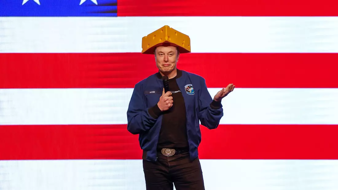 Musk ist bekannt für seine mitunter bizarren Auftritte - und trug in Wisconsin einen Käsehut zur Schau.  - Bild: Jeffrey Phelps/AP/dpa