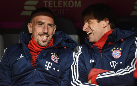 Kennen sich gut aus den gemeinsamen Jahren beim FC Bayern: Ribéry (l) und Müller. - Foto: Andreas Gebert/dpa Kennen sich gut aus den gemeinsamen Jahren beim FC Bayern: Ribéry (l) und Müller. - Foto: Andreas Gebert/dpa