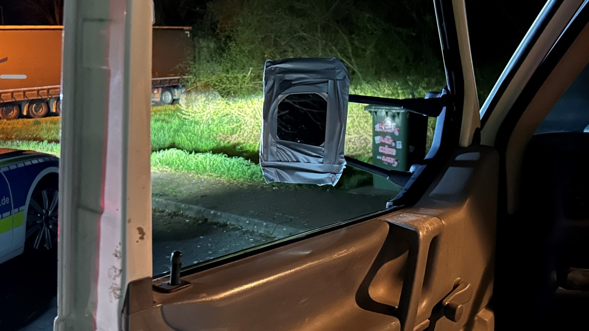 POL-VDMZ: Mit Rissen in der Scheibe und Kosmetikspigeln unterwegs - Foto: presseportal.de