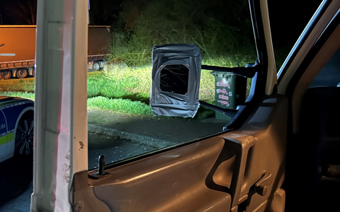 POL-VDMZ: Mit Rissen in der Scheibe und Kosmetikspigeln unterwegs - Foto: presseportal.de