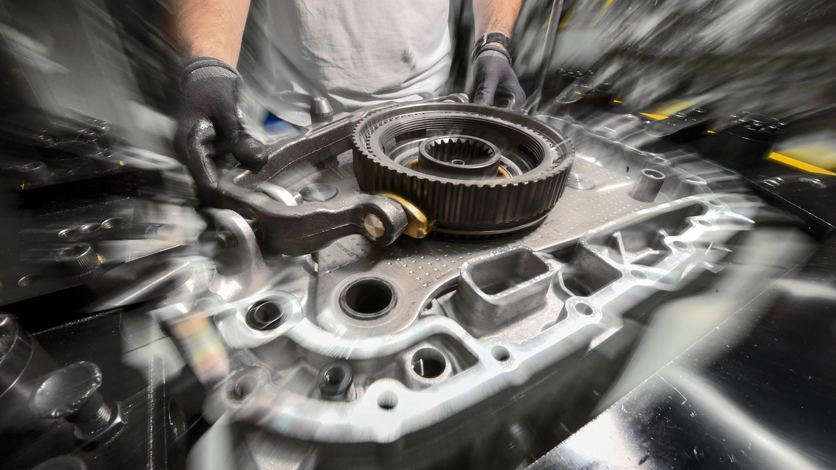 Das verarbeitende Gewerbe verzeichnet rückläufige Beschäftigtenzahlen. (Symbolbild) - Foto: Felix Kästle/dpa